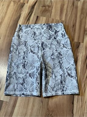 ALO Yoga High-Waist Vapor Biker Shorts Python Snake Print  Size S